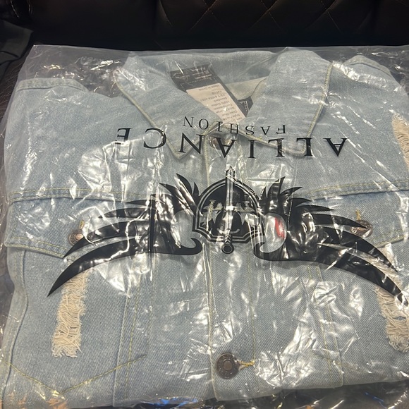 Alliance Fashion Distressed Denim Jacket Sz X-Large - Picture 7 of 7